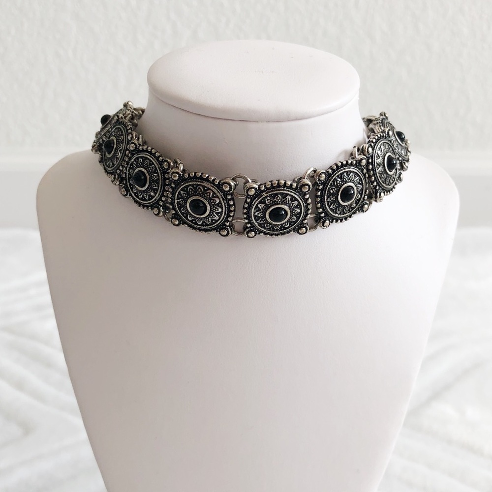 Choker necklace